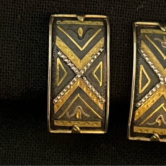 Vintage Damascene Clip on Earrings - Picture 3 of 11